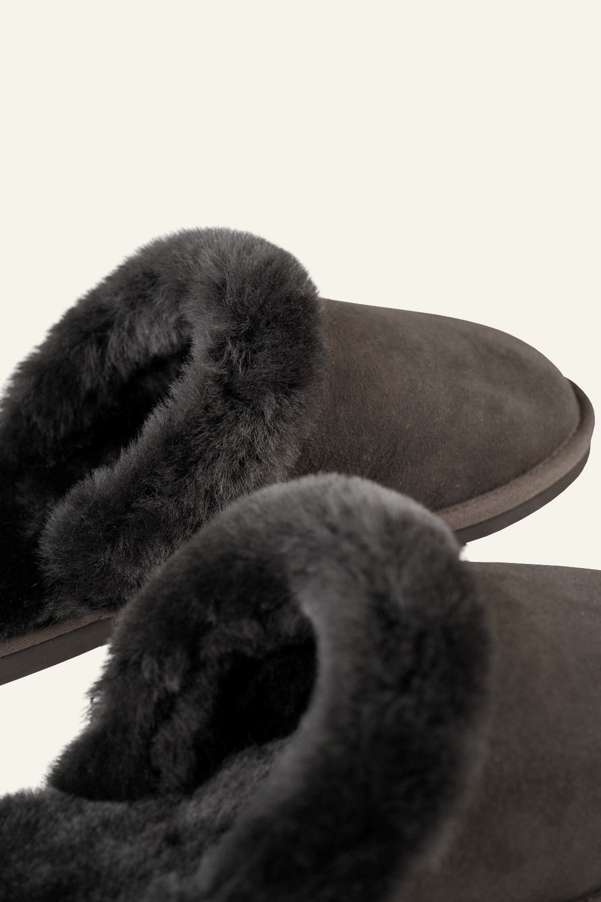 Skinntøfler mørk brun - 2