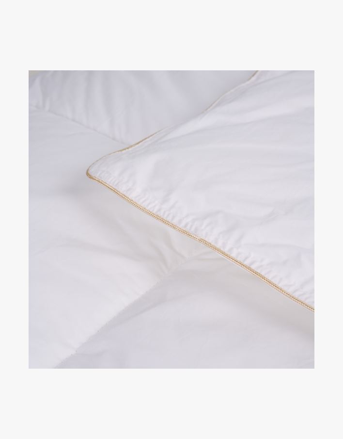 Helårs fiberdyne hvit - 140x200 cm hvit - 1