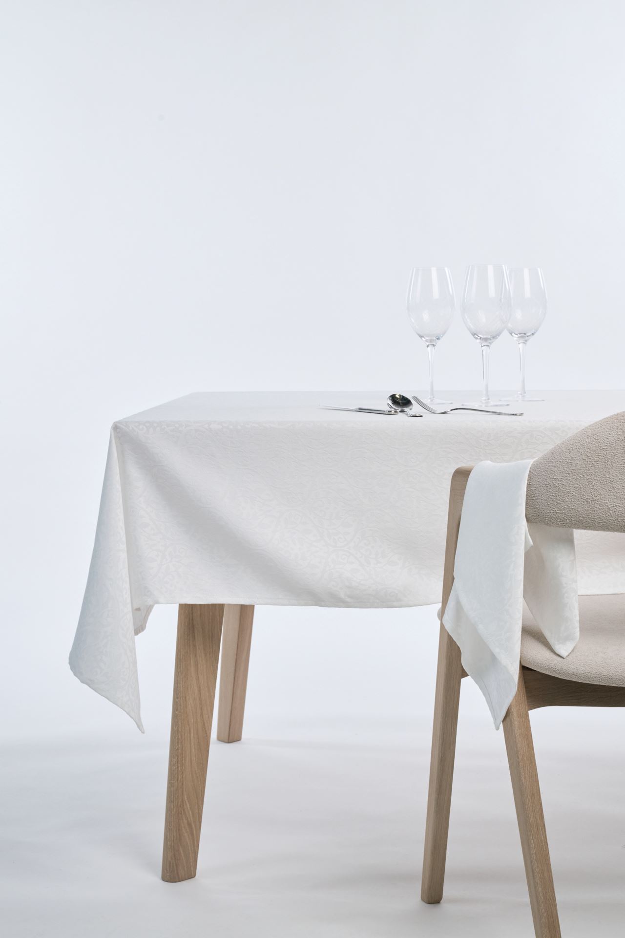 Jaquard duk hvit - 140x250 cm hvit - 1