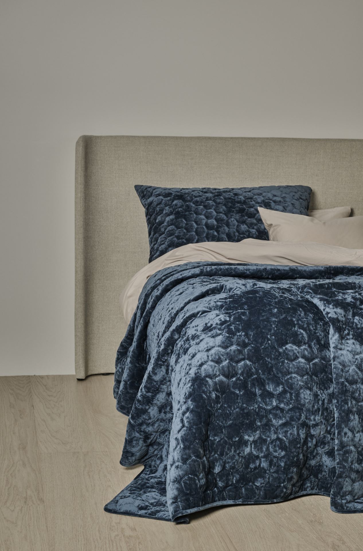 Sengeteppe mørk blå - 2